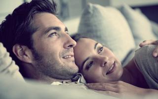 چگونه بفهمیم مردی شما را دوست دارد یا نه: 3 نشانه محبت مردانه