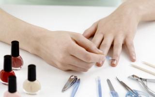 How to properly do a manicure at home?
