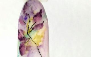 Манікюр з листям – 5 ідей малюнків на нігтях для осені