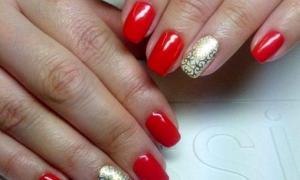Czerwony manicure ze złotem: opcje wieczorowe