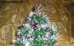 DIY Christmas tree made from pine cones