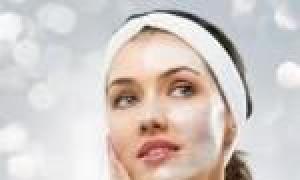 Wykonanie w domu maski do peelingu twarzy dla niezawodnego oczyszczenia i odżywienia Jak zrobić peeling w domu