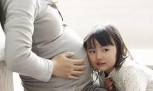 Çfarë duhet të bëni për urthin në fyt gjatë shtatzënisë