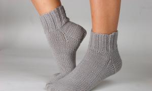 Ажурні шкарпетки спицями: візерунки та схеми для в'язання шкарпеток, цікаві ідеї Схеми малюнків для в'язання жіночих шкарпеток спицями