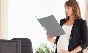 Egy nő elbocsátása terhesség alatt: törvényes?